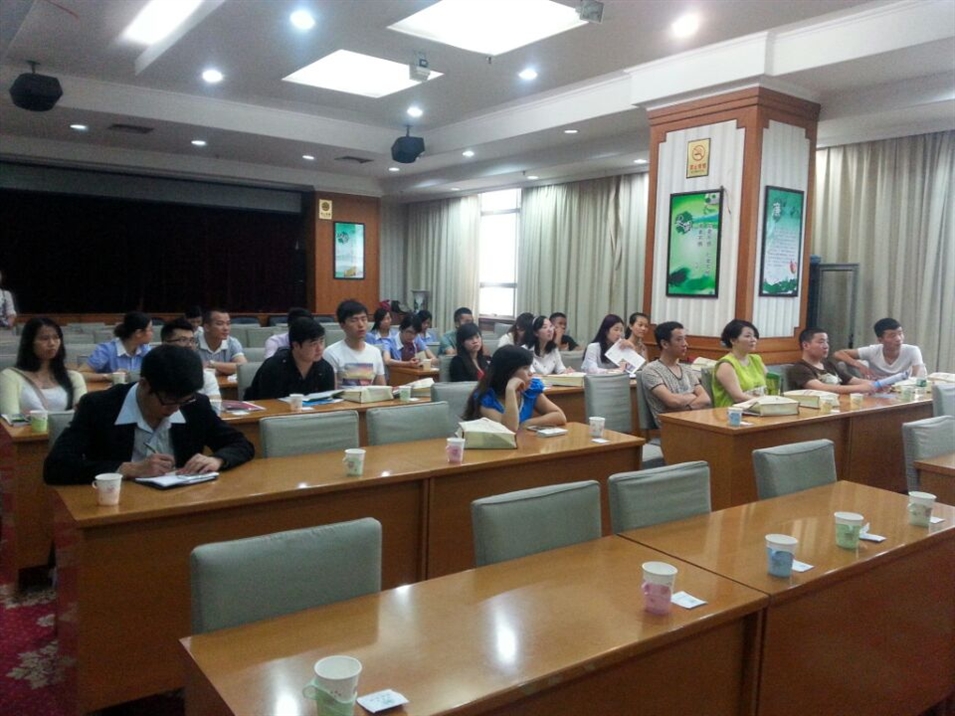 歐美同學(xué)會(huì )現場(chǎng)分享交流